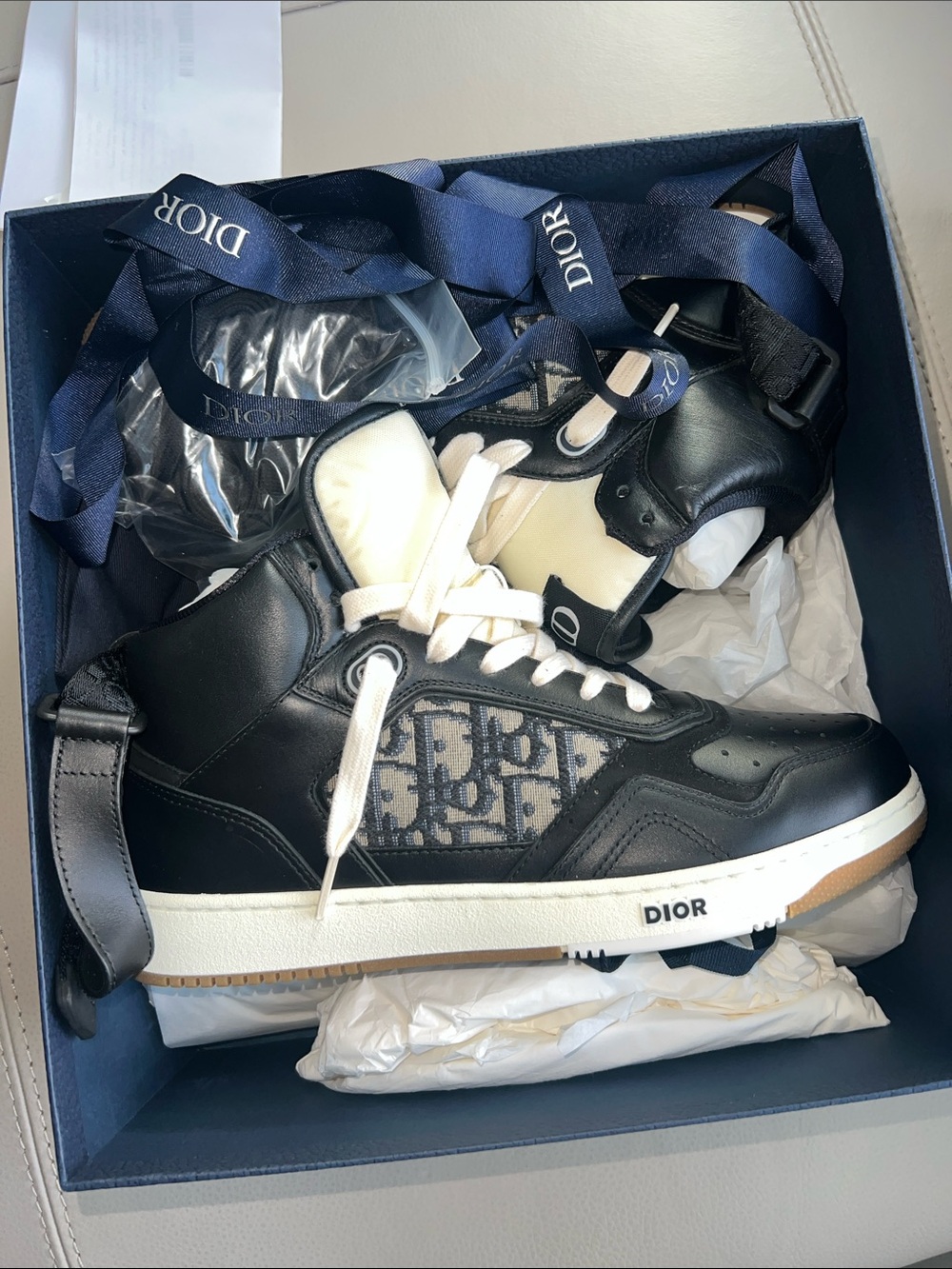 Dior Black & Cream Men's High-Top Sneaker with Oblique Canvas men size 8/41